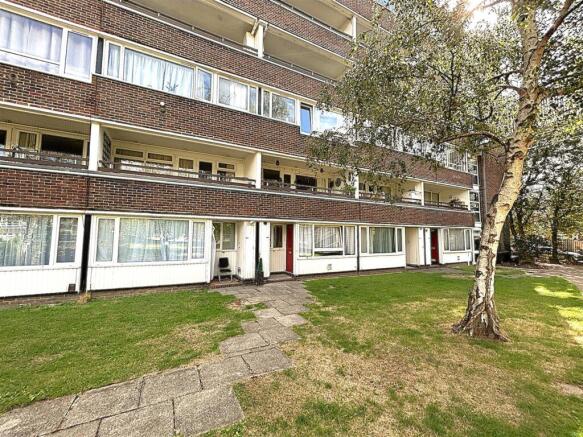 COMMUNAL GARDENS & PARKING
