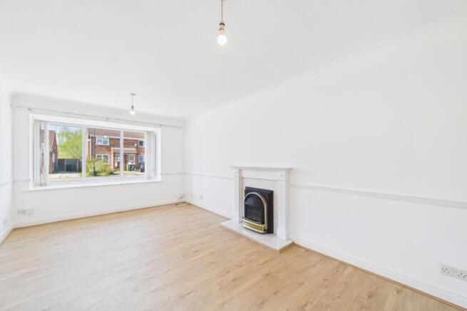 CAM02279G0-PR0072-STILL009