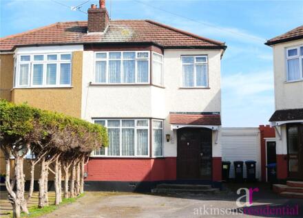 Carisbrook Close, Enfield, Middlesex, EN1