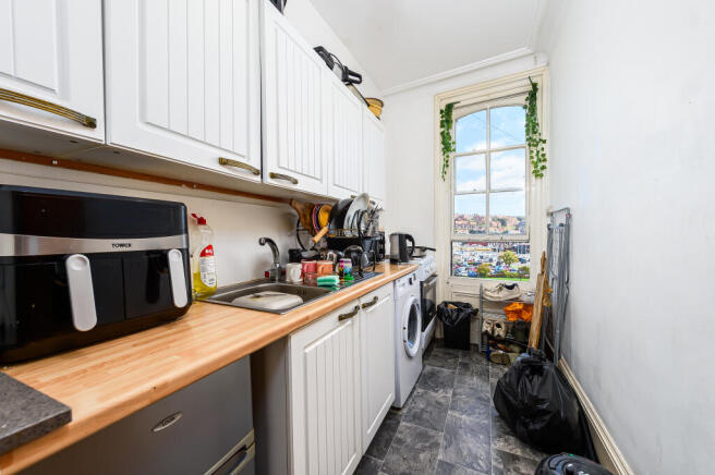 4 bed Flat for sale Image 9