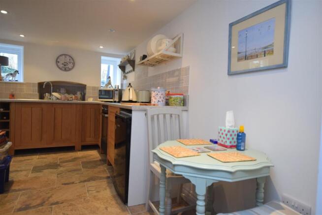 Kitchen 1.JPG