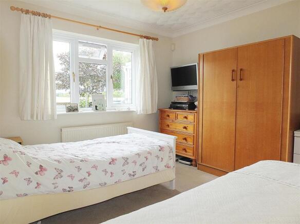 Bedroom 1a.jpg