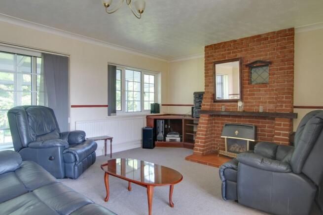 Lounge/Dining Room