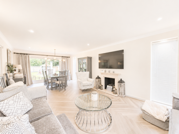 5 bed Detached for sale Image 11
