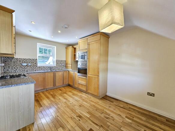 3 bed Flat for sale Image 7