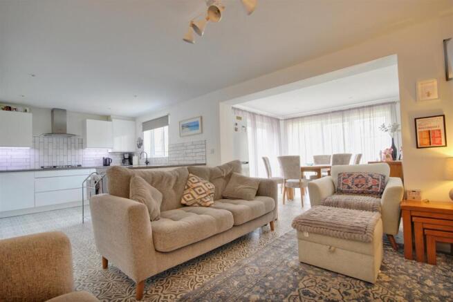 4 bed Detached for sale Image 4