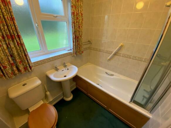 Bathroom (3).jpg