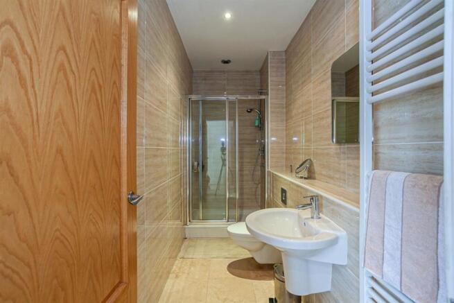 Master Ensuite 