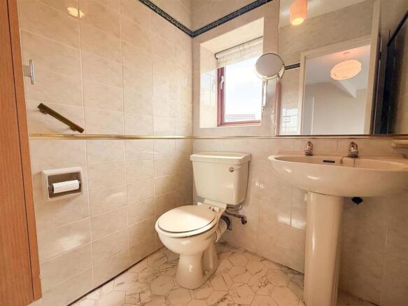 4 bed Detached for sale Image 12