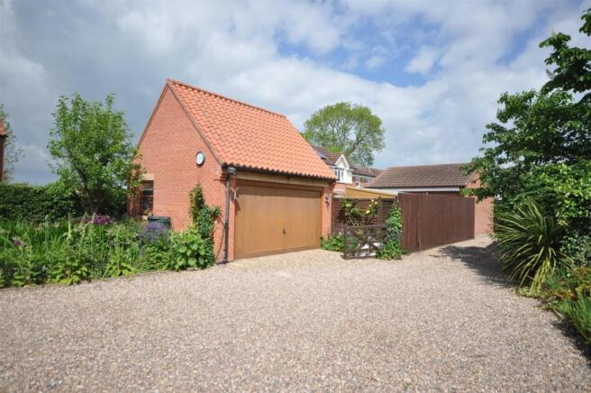 DOUBLE GARAGE