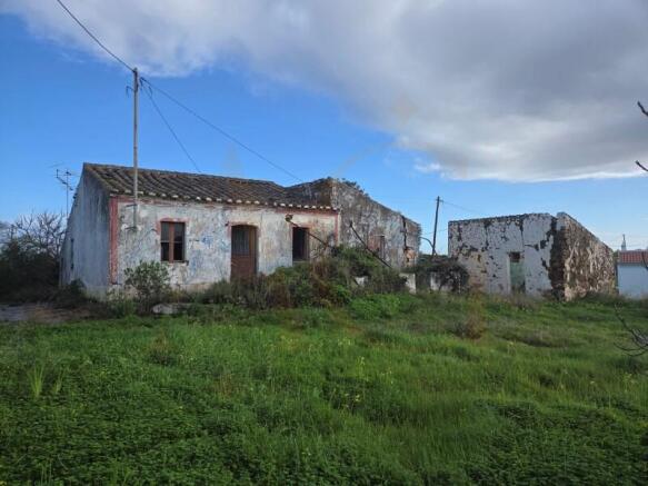 House to remodel / ruin