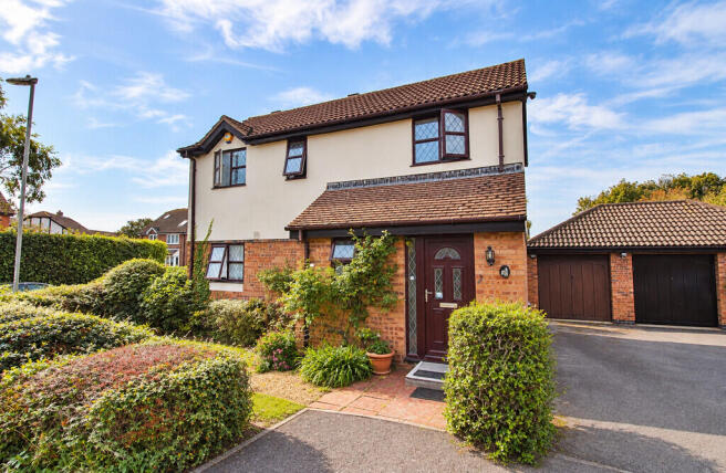 3-bed detached on Mulberry Avenue, Stubbinton, £380,000