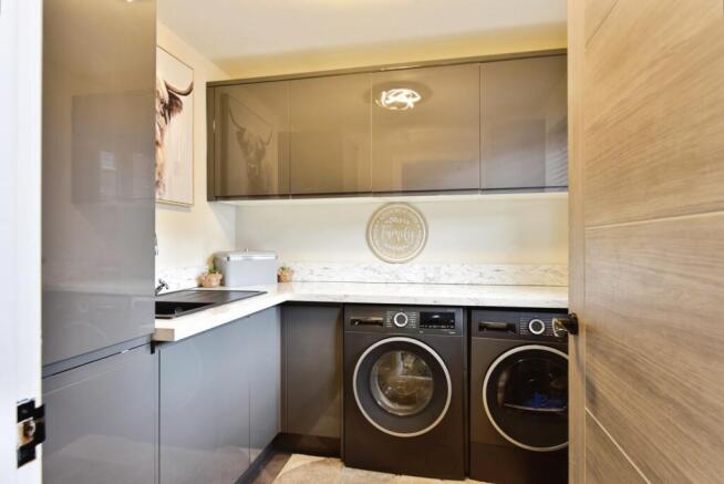 4 bed Detached for sale Image 10