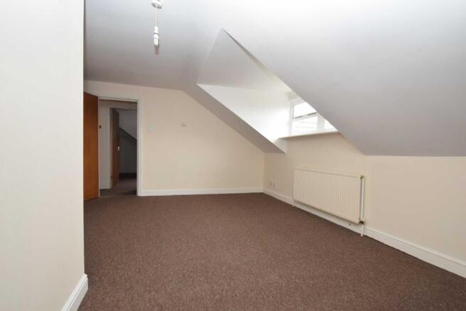 2 bed Apartment to rent Image 4