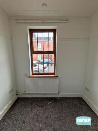 3 bed Terraced to rent Image 6