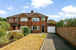 8, Priory Close, Hampton TW12 2QA