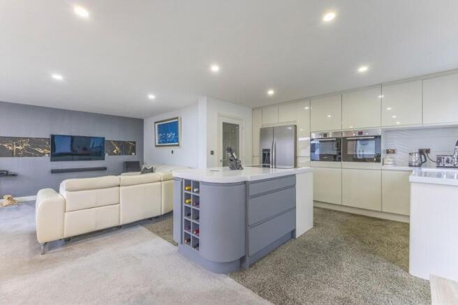 KITCHEN/LIVING AREA