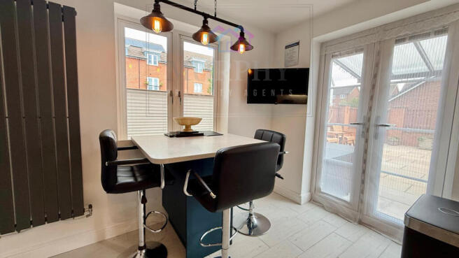 5 bed Semi-Detached for sale Image 11