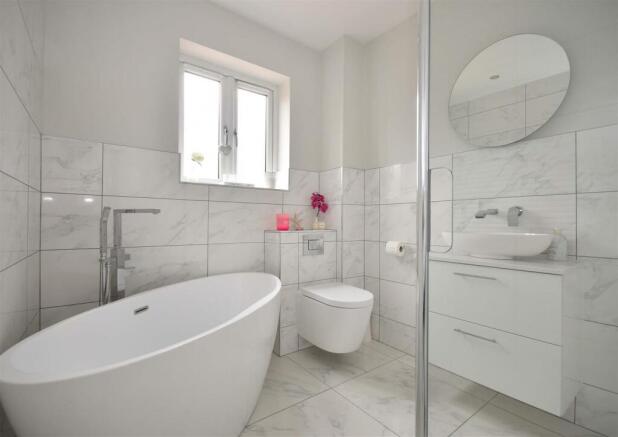8 The Moat House-bath1.jpg