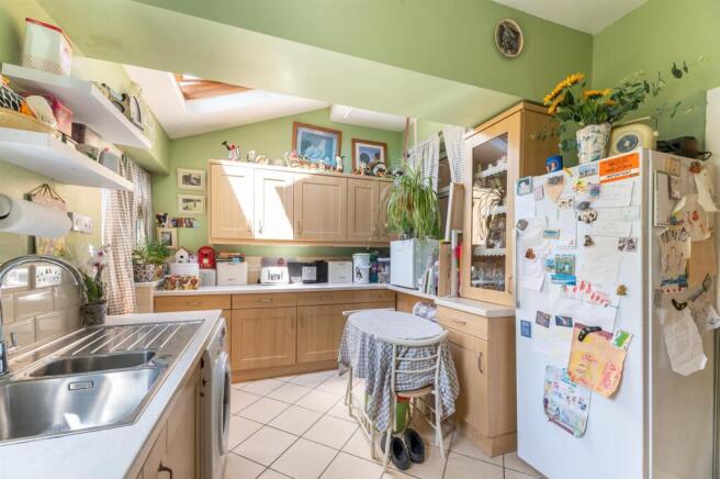 4 bed House for sale Image 9