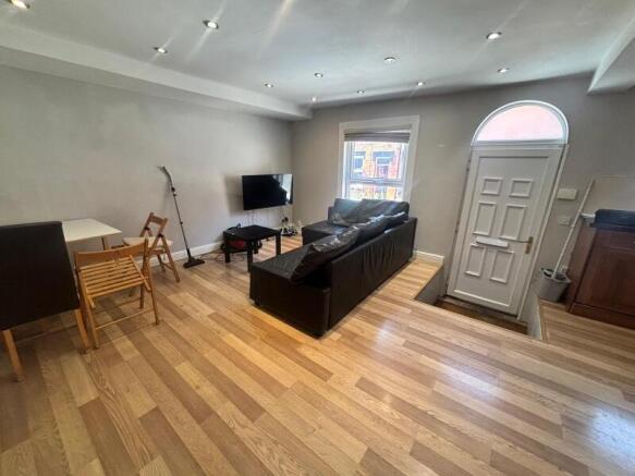 4 bed Terraced to rent in woodhouse