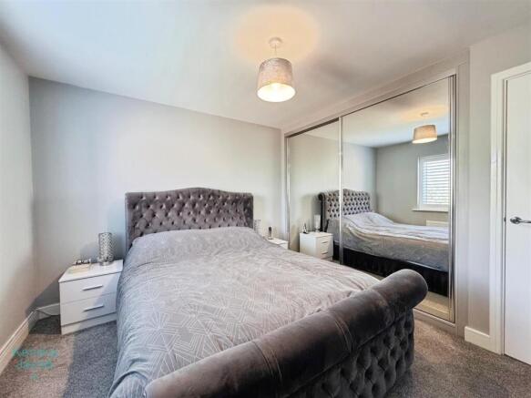 4 bed Detached for sale Image 12