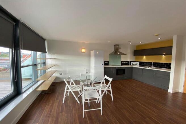 2 bed Apartment to rent Image 9