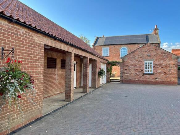 4 bed Detached for sale Image 8