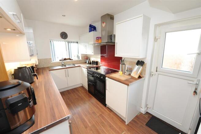 3 bed Semi-Detached for sale Image 8