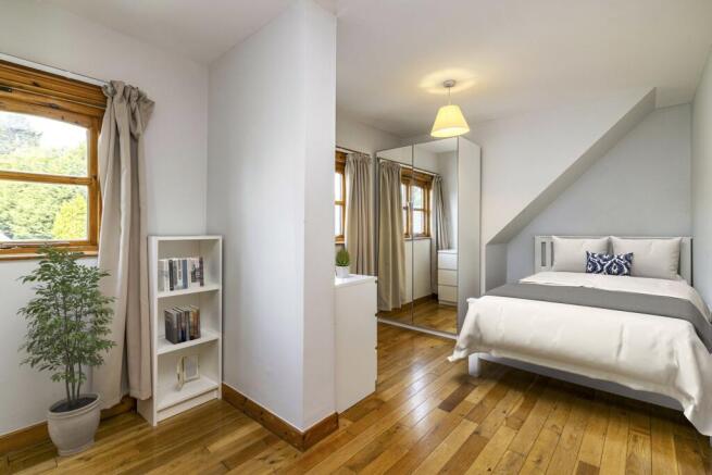 6 Double Bedrooms