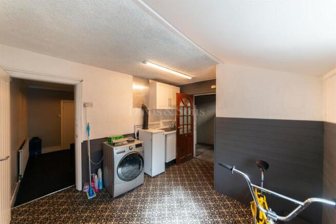 Kitchen/Utility Room