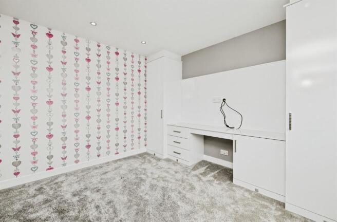 4 bed Detached for sale Image 12
