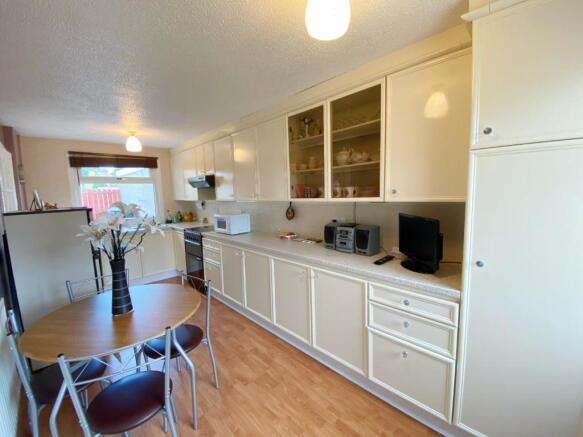 Kitchen pic 1.jpg