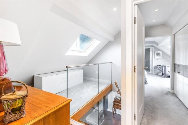 3 bed Flat to rent Image 8