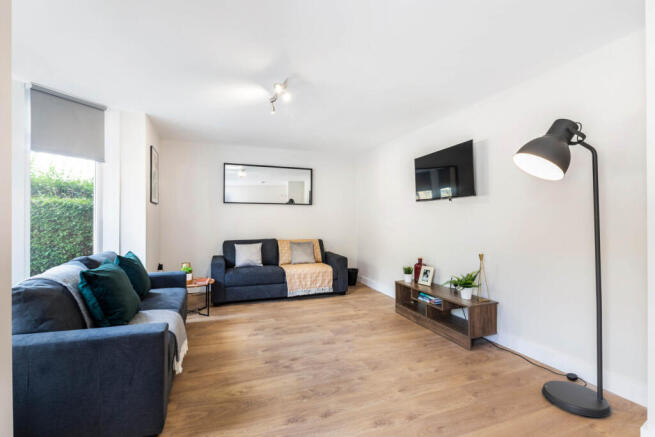 6 bed House to rent Image 4