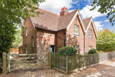 West Lodge, Green Lanes, Hatfield, AL10