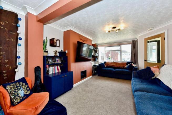 3 bed Semi-Detached for sale Image 3