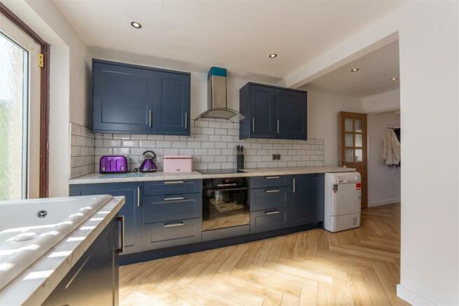 4 Tenby Close-16.jpg