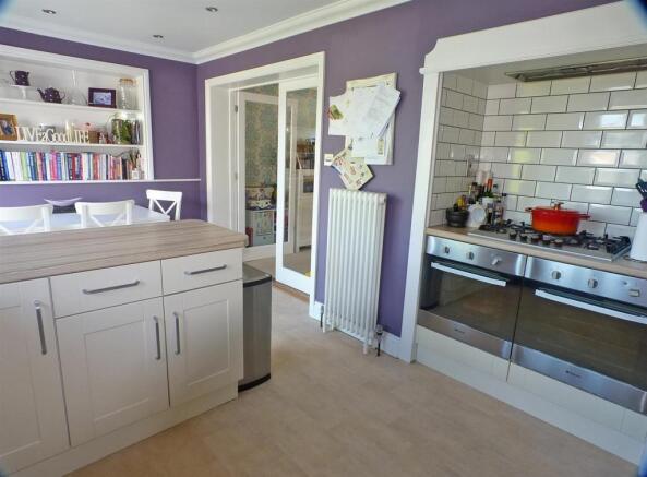 KITCHEN/BREAKFAST RO