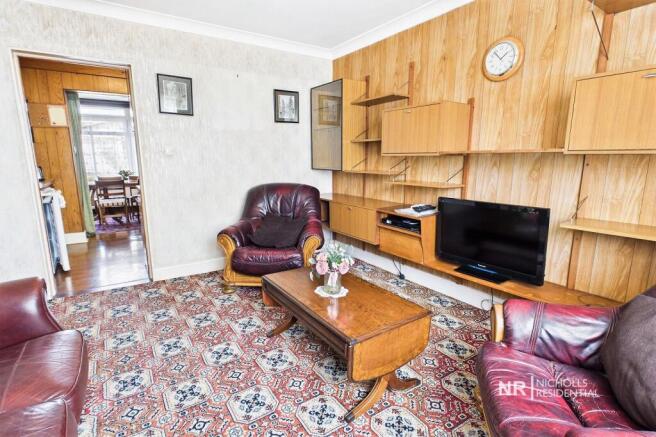 Hemsby Road, Chessington, Surrey. KT9 photo 4