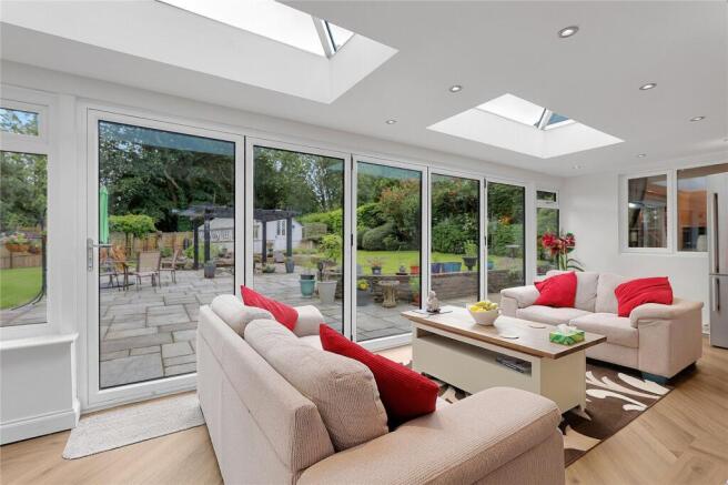 6 bed Bungalow for sale Image 10