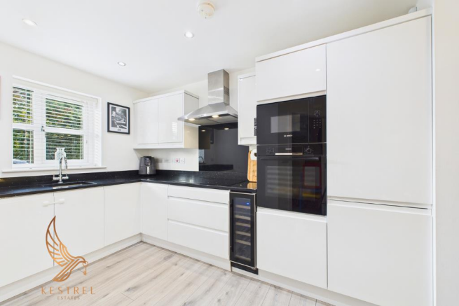 4 bed Detached for sale Image 4