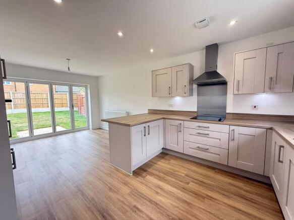 Kitchen 2.jpg
