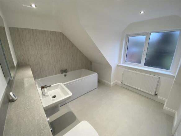 FAMILY BATHROOM
