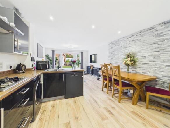 Kitchen/Dining Area