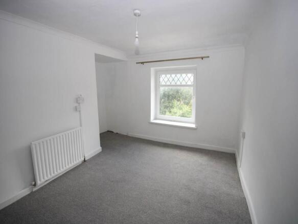 Bedroom 1 (2)