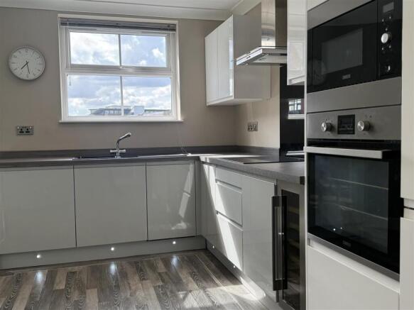 2 bed Apartment for sale Image 4
