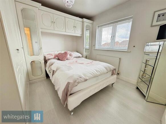 4 bed Detached for sale Image 8