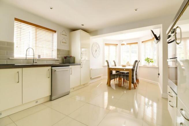 KITCHEN..jpg