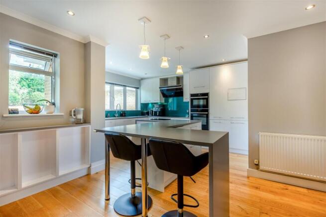 8705781-interior17.jpg